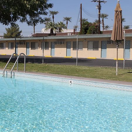 Indio Holiday Motel Extérieur photo