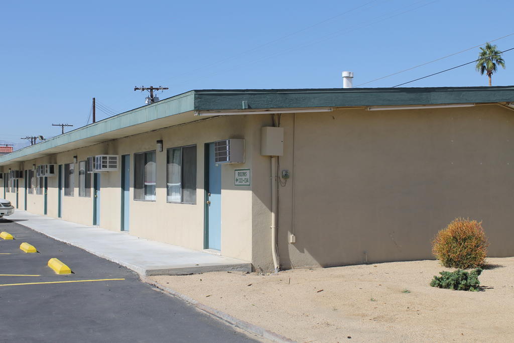 Indio Holiday Motel Extérieur photo