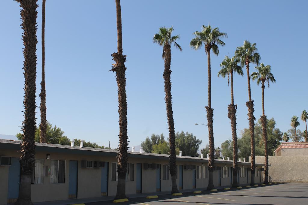 Indio Holiday Motel Extérieur photo