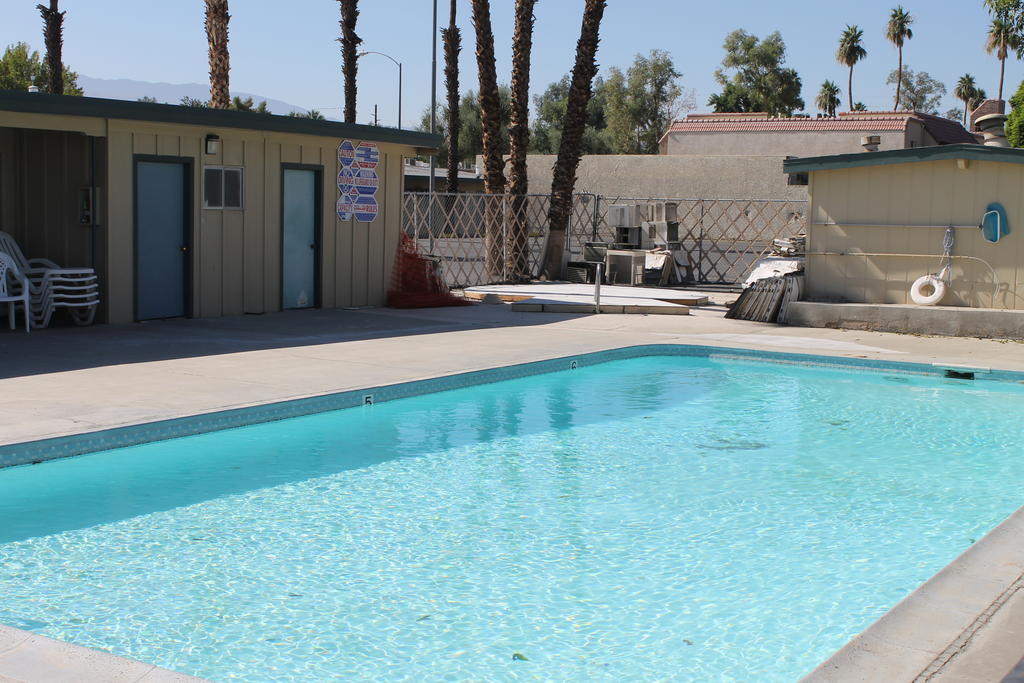Indio Holiday Motel Extérieur photo