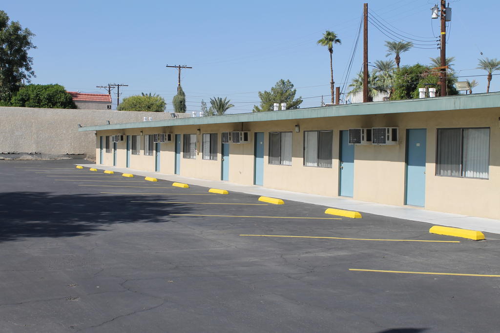 Indio Holiday Motel Extérieur photo