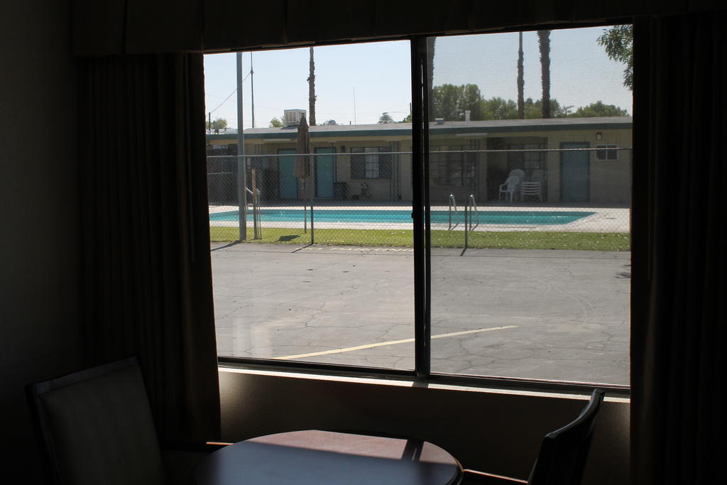 Indio Holiday Motel Extérieur photo