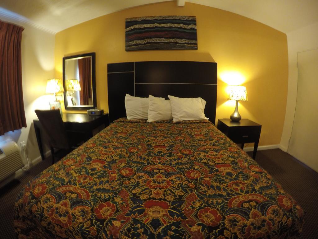Indio Holiday Motel Extérieur photo