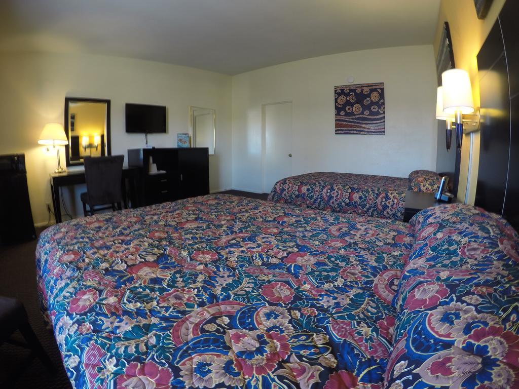 Indio Holiday Motel Extérieur photo