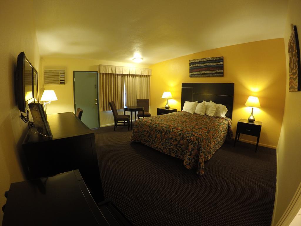 Indio Holiday Motel Extérieur photo