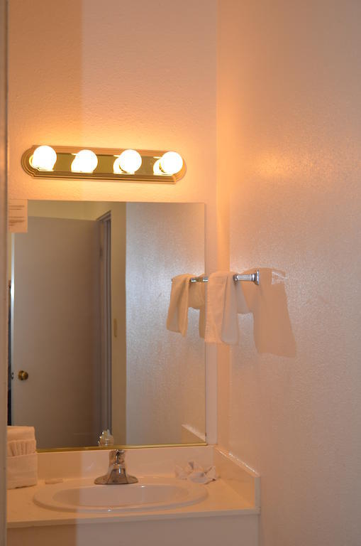 Indio Holiday Motel Extérieur photo