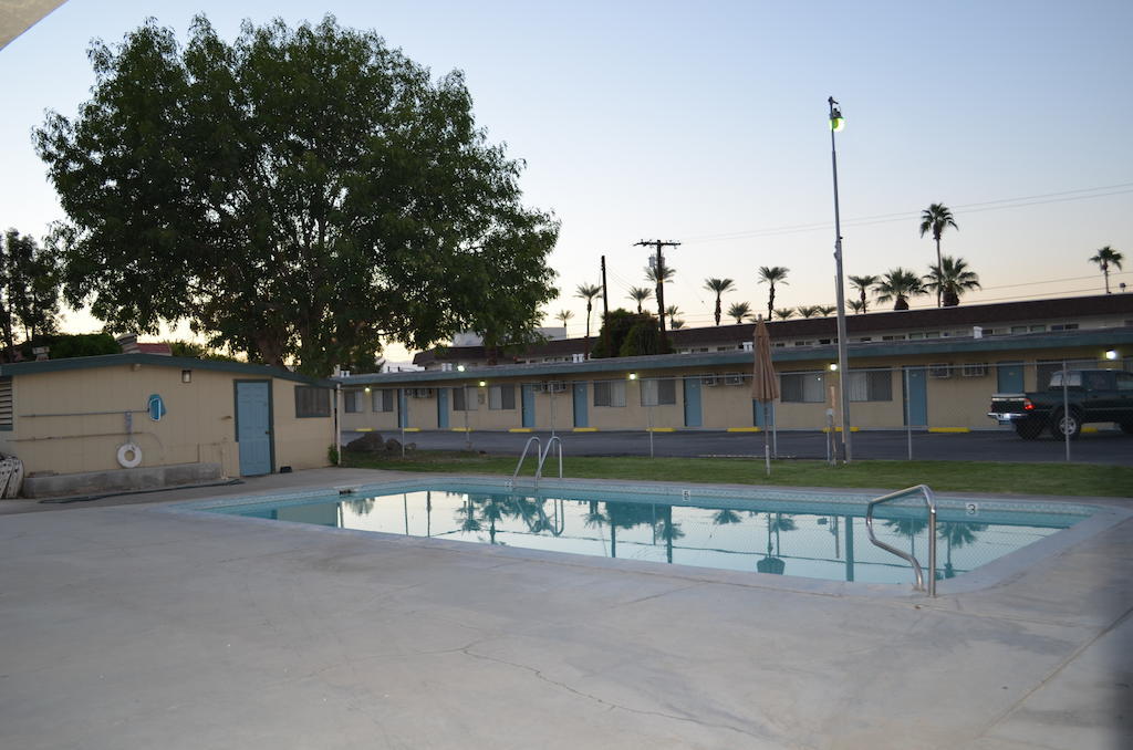 Indio Holiday Motel Extérieur photo