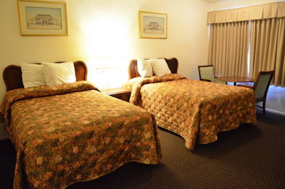 Indio Holiday Motel Extérieur photo