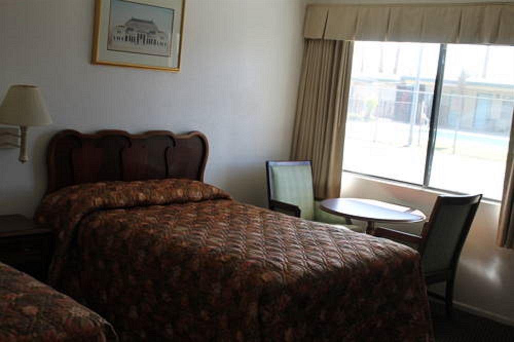 Indio Holiday Motel Extérieur photo