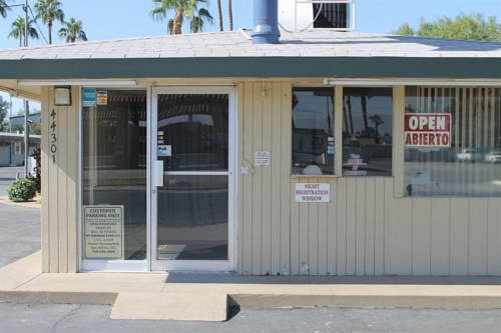 Indio Holiday Motel Extérieur photo