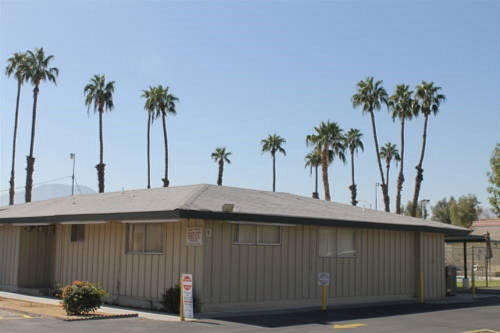Indio Holiday Motel Extérieur photo