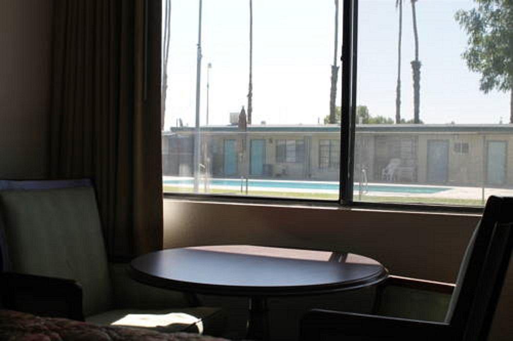 Indio Holiday Motel Extérieur photo