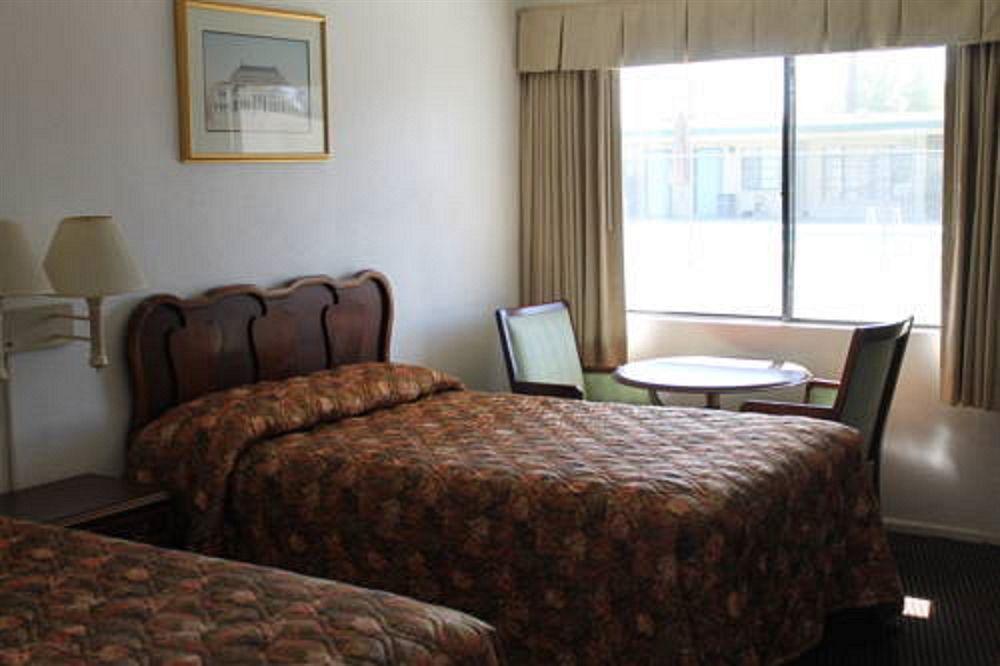 Indio Holiday Motel Extérieur photo