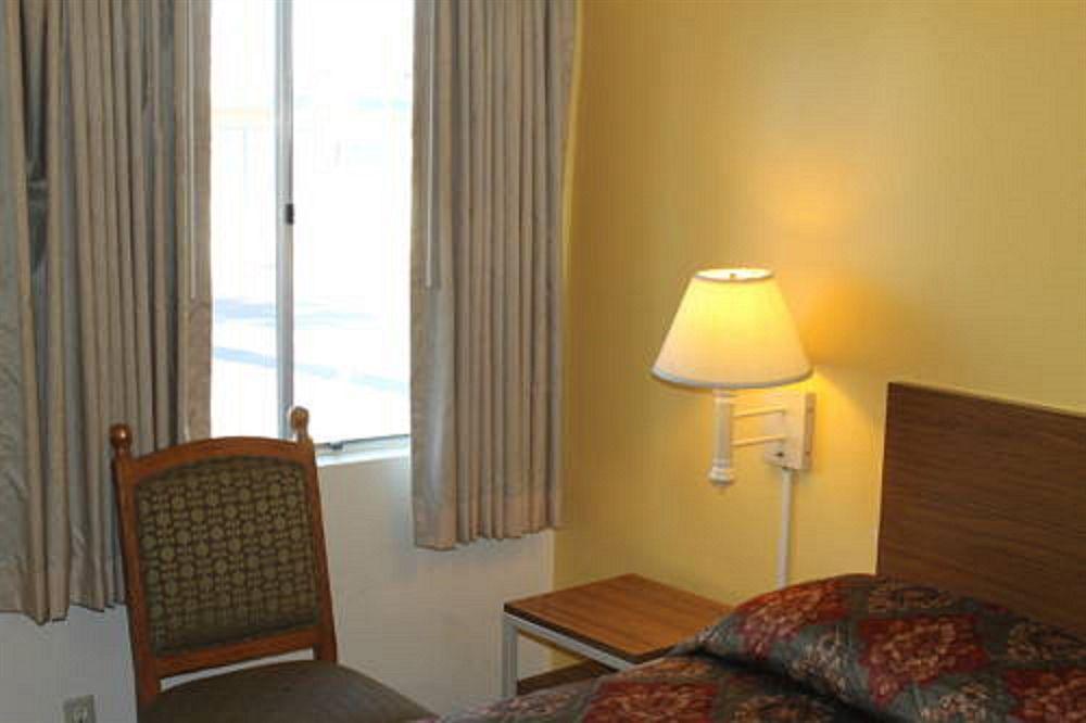 Indio Holiday Motel Extérieur photo