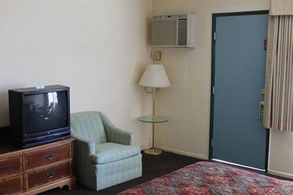 Indio Holiday Motel Extérieur photo