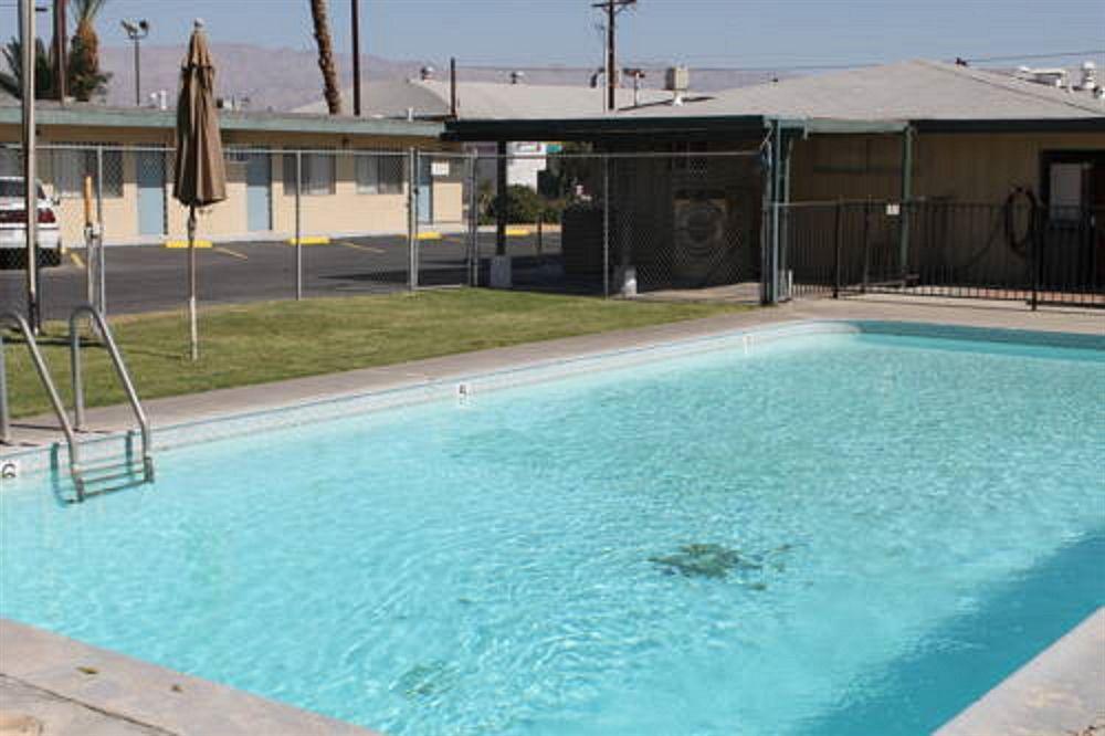 Indio Holiday Motel Extérieur photo