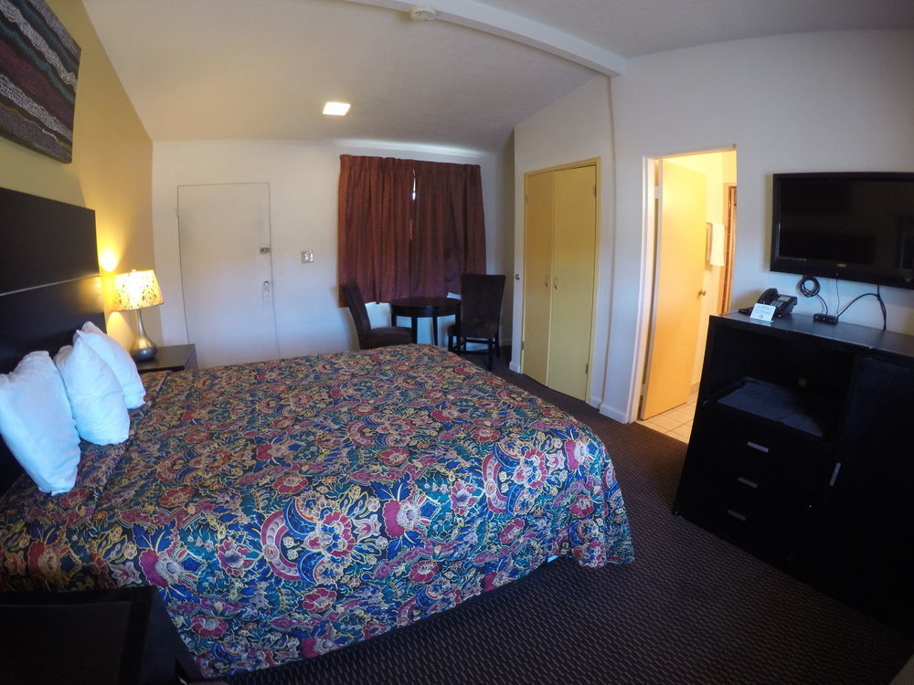 Indio Holiday Motel Extérieur photo